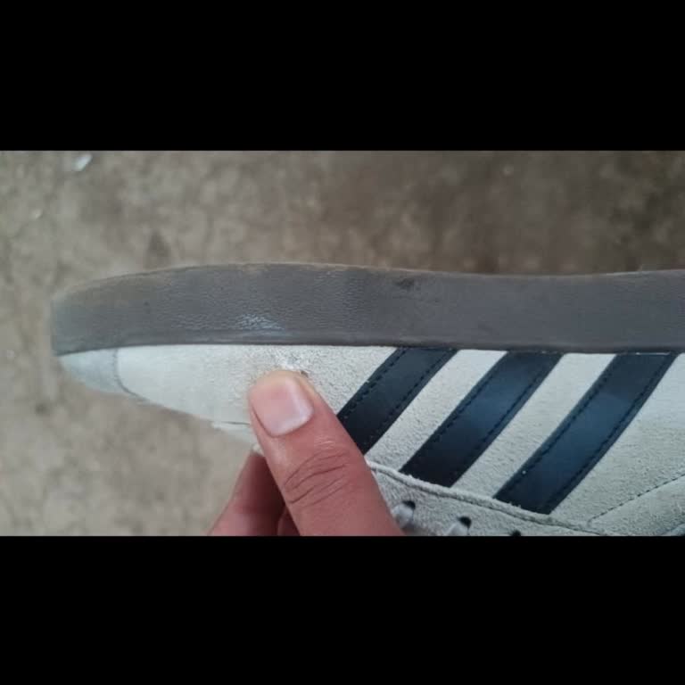 Adidas Ayakkabısında Üretim Hatası Nedeniyle Ücretsiz Değişim Talebi