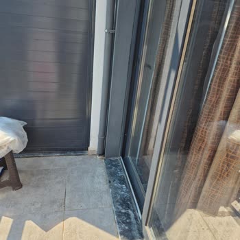 Klima Montajı Hatası Balkon Sularını İçeri Döküyor Ve Pergola Yapımını Engelliyor