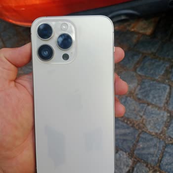Watch Of Royal Telefon Arkasındaki Manyetik Cüzdandan Kaynaklanan Deformasyon Ve Zarar Talebi