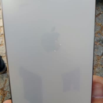 Watch Of Royal Telefon Arkasındaki Manyetik Cüzdandan Kaynaklanan Deformasyon Ve Zarar Talebi