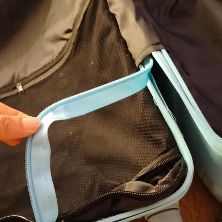 Hasarlı Valiz Teslimatı Ve Cevapsız İade Süreci