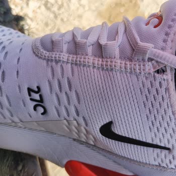 Bağcık Dikişindeki Yırtılma Nedeniyle Nike Air Max 270 Ürün Değişimi Talebi