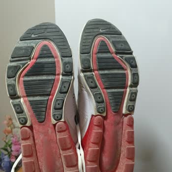 Bağcık Dikişindeki Yırtılma Nedeniyle Nike Air Max 270 Ürün Değişimi Talebi