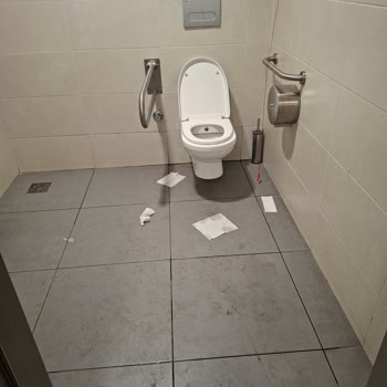 Etlik Şehir Hastanesi Acil Servis Tuvaletleri Kirli Ve Sağlık Riski Oluşturuyor