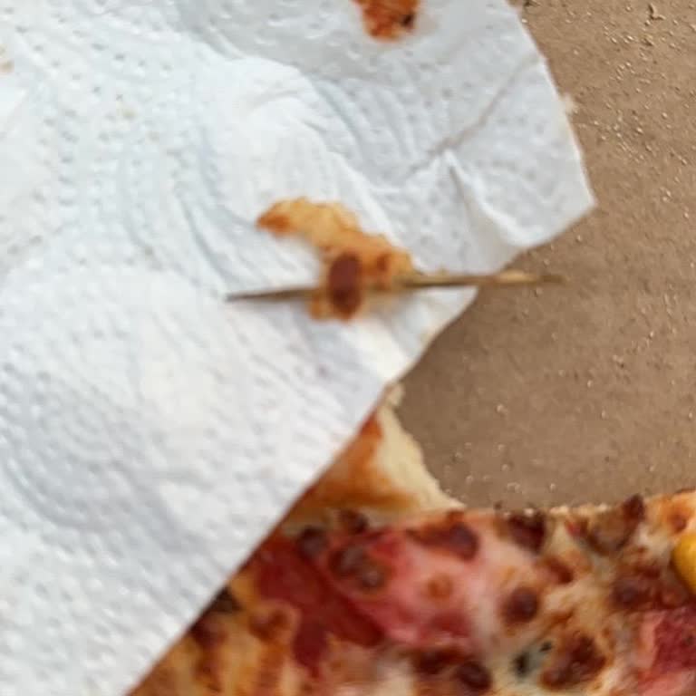 Domino’s Çayırova Şubesinde Pizza İçinde Tahta Kürdan Çocuklar İçin Tehlikeli
