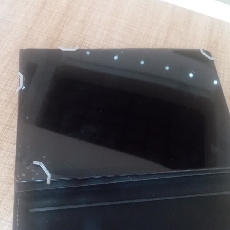Kılıfın Hatalı Olması Nedeniyle Tablet Kayması Ve Ekran Koruyucu Hasarı