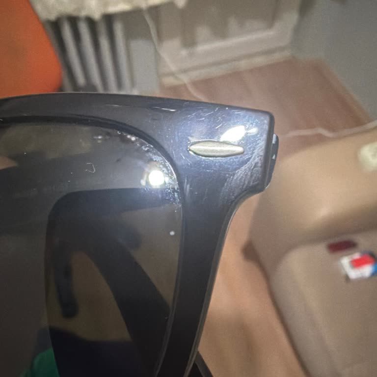 Rayban Gözlüğümde Sıfır Olduğu Söylenmesine Rağmen Çizikler Var