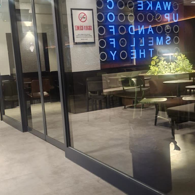 Coffy Aliağa Şubesinde Sigara Alanı Keyfi Kapatılıyor