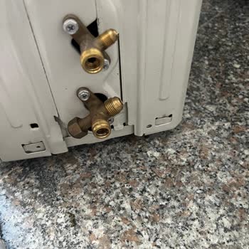 Daikin Yönlendirdiği Servisin Hatası Borularda Hasara Ve Gaz Kaçağı, Ekstra Ücret Talebiyle Mağdur