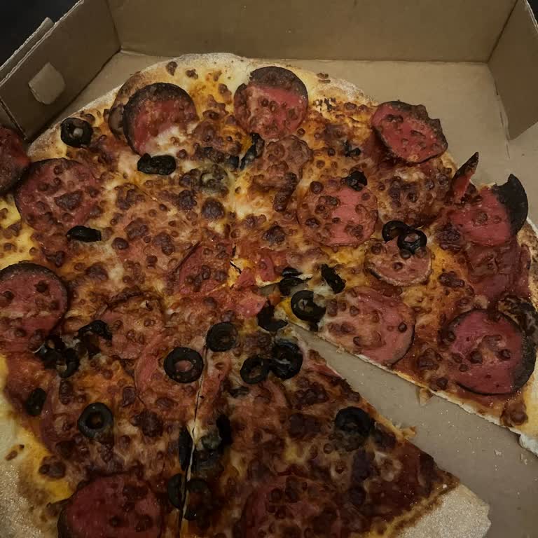 Üç Pizza Yanmış, Kuru Ve Tüketilemez: İade Talebi