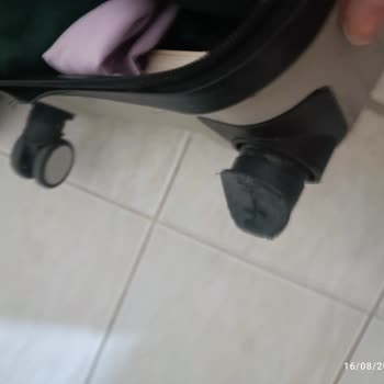 A Jet Bagaj Hasarı Ve Fatura Şartı Nedeniyle Telafi Talebi