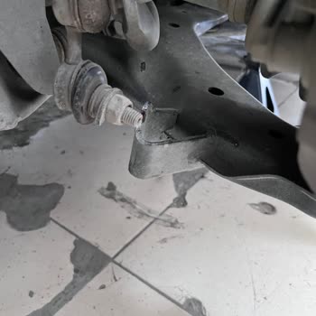 Ayd Markalı Salıncağın Hızlı Kırılması Ve Güven Erozyonu
