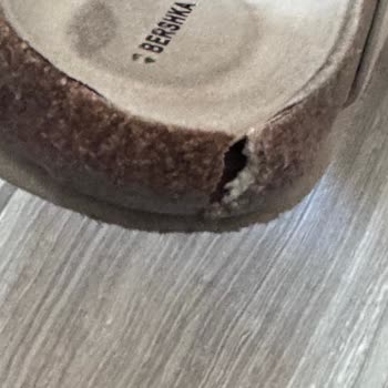 Bershka Terliğinin Tabanı Kısa Sürede Parçalandı: İade Talebi
