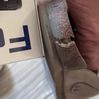 Bershka Terliğinin Tabanı Kısa Sürede Parçalandı: İade Talebi