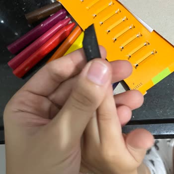 Carrefour İstinye'de Bıc Kids Jumbo Pastel Setinde Kırık Ve Renk Karışıklığı