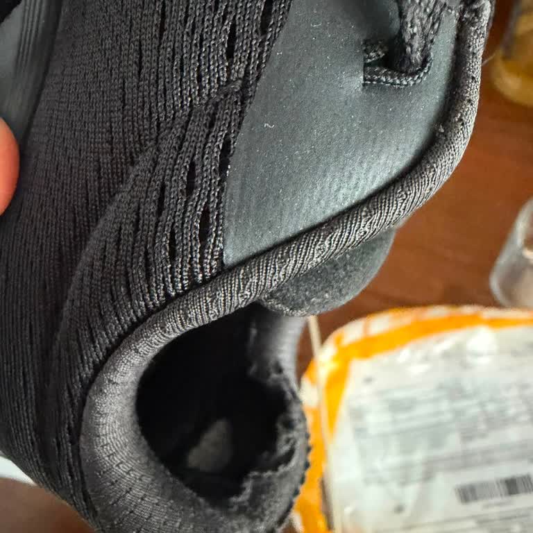Skechers Ayakkabısının İç Topuğunda Yırtılma, İade Talebi