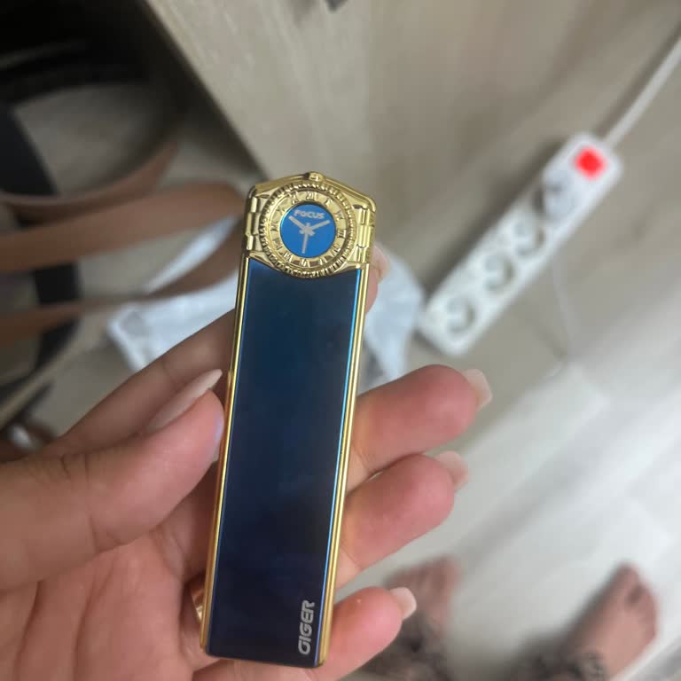 Doğum Günü Hediyesi İçin Yanlış Renk Ve Eksik Yazılı Çakmak