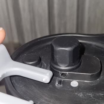 Korkmaz Termosun Tırnaklı Kapağı Kırıldı Ücretsiz Yedek Parça Talebi