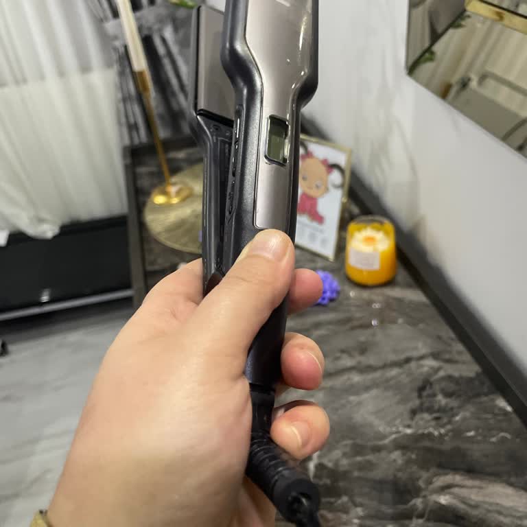 Remington Saç Düzleştiricisi Patlayıp Yanma ve Göz Riskine Sebep Oldu