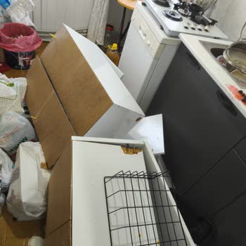 Koçtaş Hatalı Montaj Nedeniyle Mutfak Dolabı Çökerek Hayati Tehlike Oluşturdu