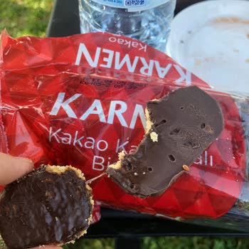 Şok Marketler Karmen Çikolatalı Bisküvi İçinde İplik Bulundu