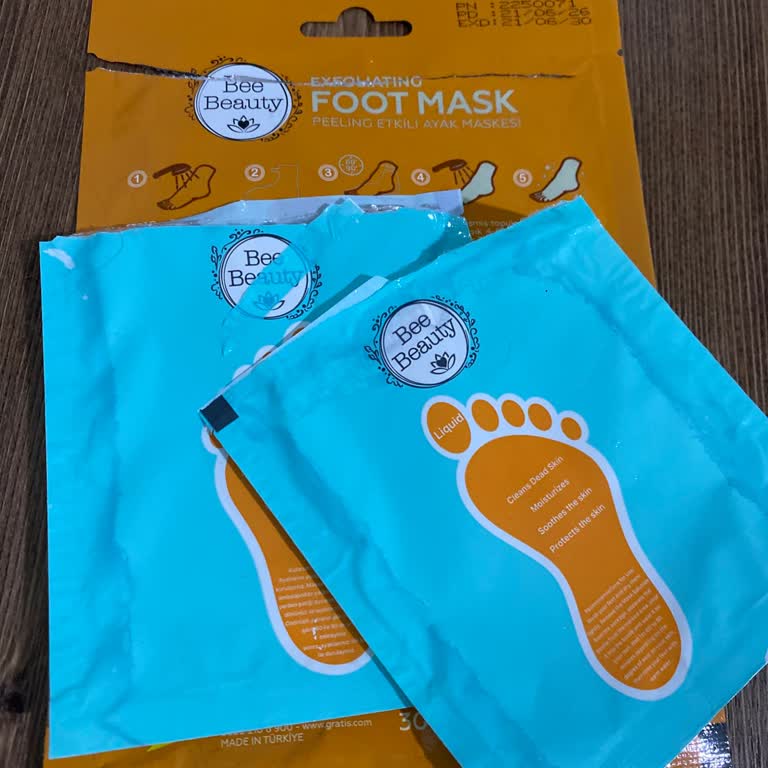Gratis’ten Alınan Bee Beauty Ayak Maskesi Boş Ve Yarım Dolu