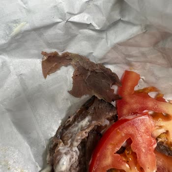 Arby’s Roast Beef’te Metalik Ve Yeşilimsi Lekeler: Sağlık Endişesi Ve İade Talebi
