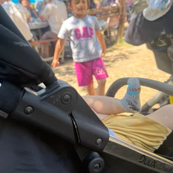 Bebek Arabası Aniden Kapanıyor Ve Taşıma Kapasitesi Yetersiz, Güvenlik Riski Ve Destek Yok