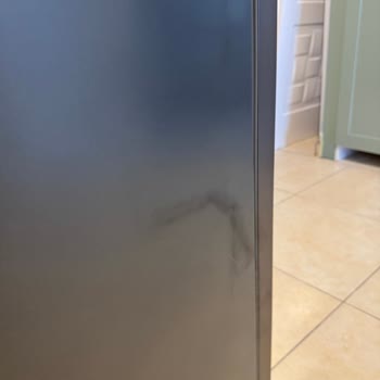 Hasarlı Ve Lekeli Buzdolabı İçin Sıfır Değişim Talebi Ve Servis İlgisizliği