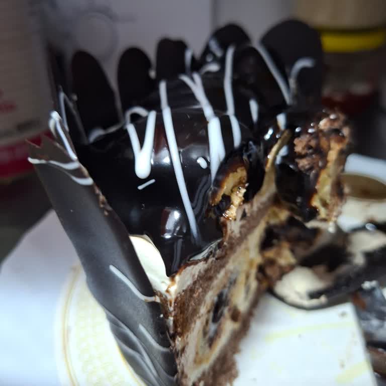 Fıstıklı Olduğu Söylenen Profiterollü Pastada Yanıltıcı Satış