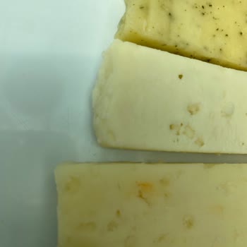 Köfteci Yusuf Şubesinde Kirli Peynir Ve Çizik Bardaklar Hijyen Sorunu Yaratıyor