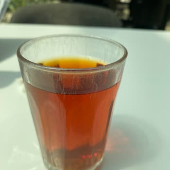 Köfteci Yusuf Şubesinde Kirli Peynir Ve Çizik Bardaklar Hijyen Sorunu Yaratıyor