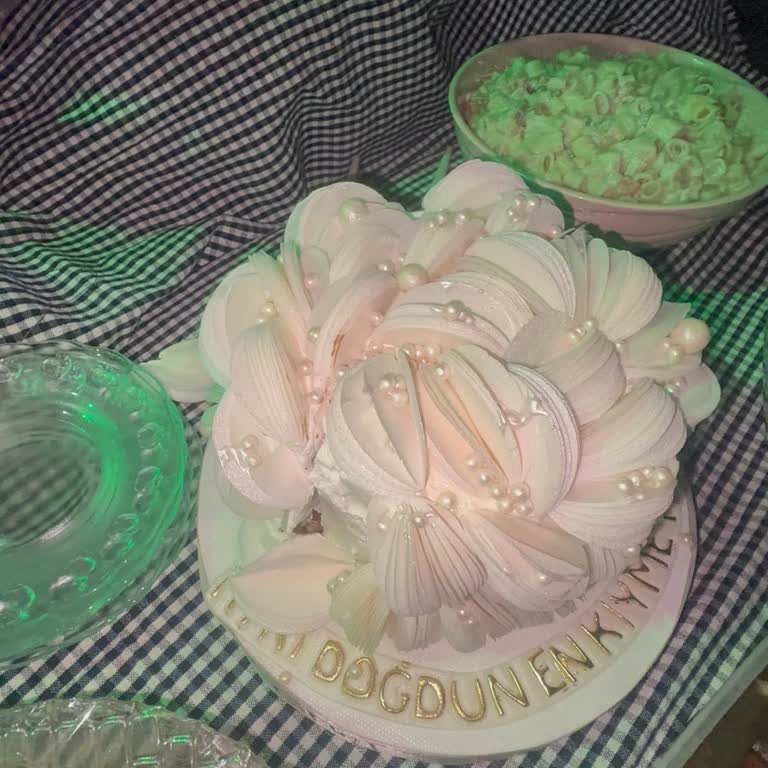Yenilemez Pasta Süslemeleri İçin Ücret İadesi Ve Açık Bilgilendirme Talebi