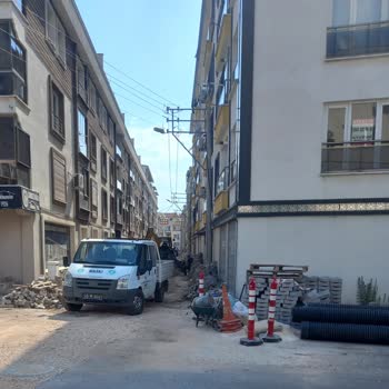 Akhisar’da Atatürk Mahallesi 340. Sokakta Asfalt Eksik Ve Güvenlik Tehlikede