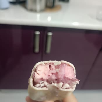 Happy Center Esenkent’te Magnum Mini Dondurmanın Çatlamış Çikolatası Ve Kötü Tadından Şikayet