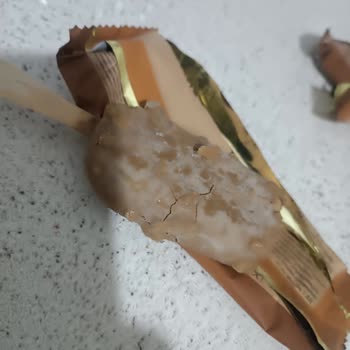 Happy Center Esenkent’te Magnum Mini Dondurmanın Çatlamış Çikolatası Ve Kötü Tadından Şikayet