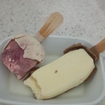 Happy Center Esenkent’te Magnum Mini Dondurmanın Çatlamış Çikolatası Ve Kötü Tadından Şikayet