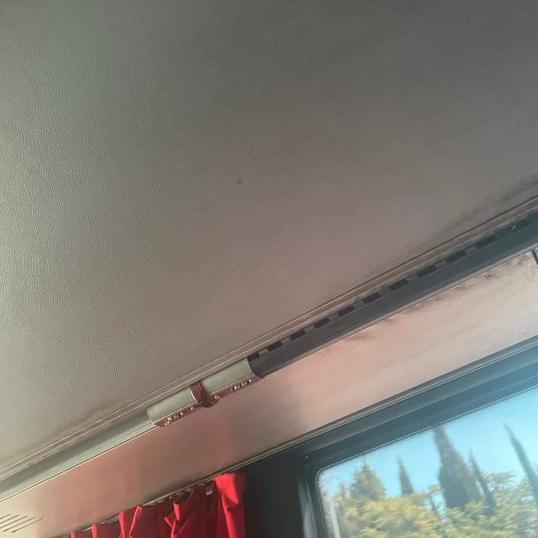 Otobüs Gecikmesi Ve Klima Arızası Nedeniyle Sıcak Ve Hijyen Eksikliği