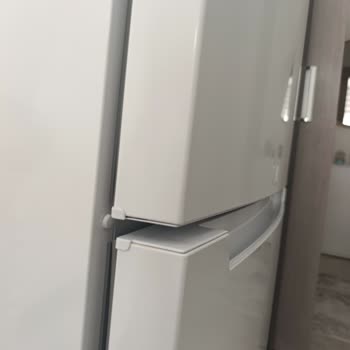Dondurucu Kapısı Kapanmayan Profilo Buzdolabı, Servis Ve Çağrı Merkezinden Yardım Gelmiyor