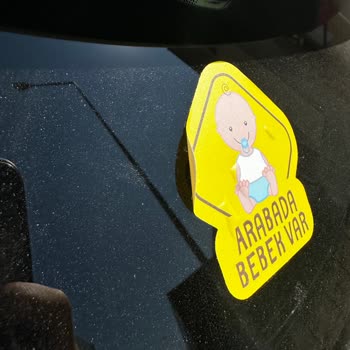 Sticker Bir Gün İçinde Camdan Ayrıldı Ve Kalite Beklentileri Karşılamadı