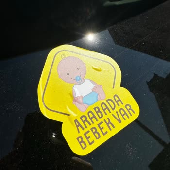 Sticker Bir Gün İçinde Camdan Ayrıldı Ve Kalite Beklentileri Karşılamadı