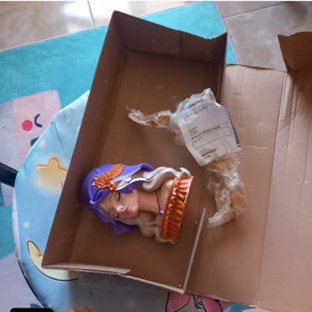 Trendyol Express'te Açılan Paket Ve Koruyucu Malzeme Çıkarılarak Kırılan Porselen Ürün