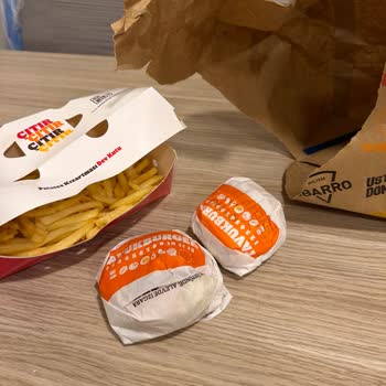 Mersin Akdeniz Burger King Şubesinde Soğuk Ve Sosları Eksik Sipariş Şikayeti