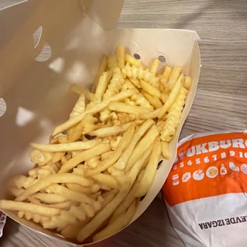 Mersin Akdeniz Burger King Şubesinde Soğuk Ve Sosları Eksik Sipariş Şikayeti