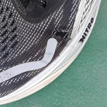 Puma Nitro Koşu Ayakkabısının Tabanındaki Hızlı Delik Açılması