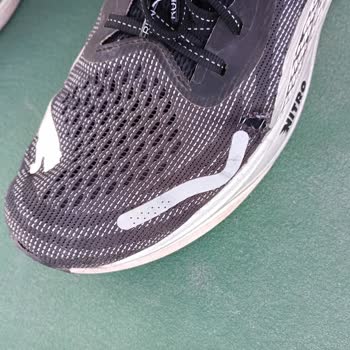 Puma Nitro Koşu Ayakkabısının Tabanındaki Hızlı Delik Açılması