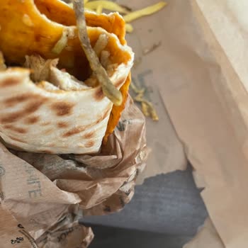 Siparişte Dökülen İçecek Ve Yanmış Patatesler Nedeniyle Tamamen Boşa Çıktı