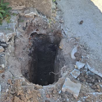 UEDAŞ'ın Bilgilendirmesiz Elektrik Direği Çalışması Evimizde Güvenlik Riski Yaratıyor
