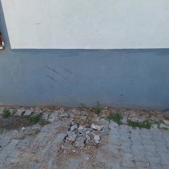 UEDAŞ'ın Bilgilendirmesiz Elektrik Direği Çalışması Evimizde Güvenlik Riski Yaratıyor