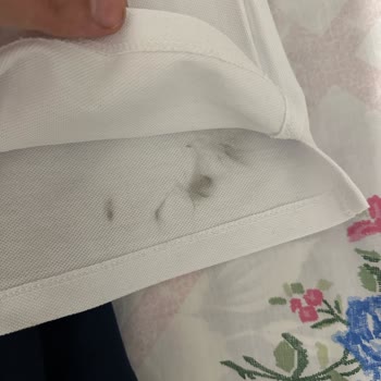 Boyner'den Sipariş Edilen Tişörtte Belirgin Siyah Lekeler, Çözüm Beklentisi